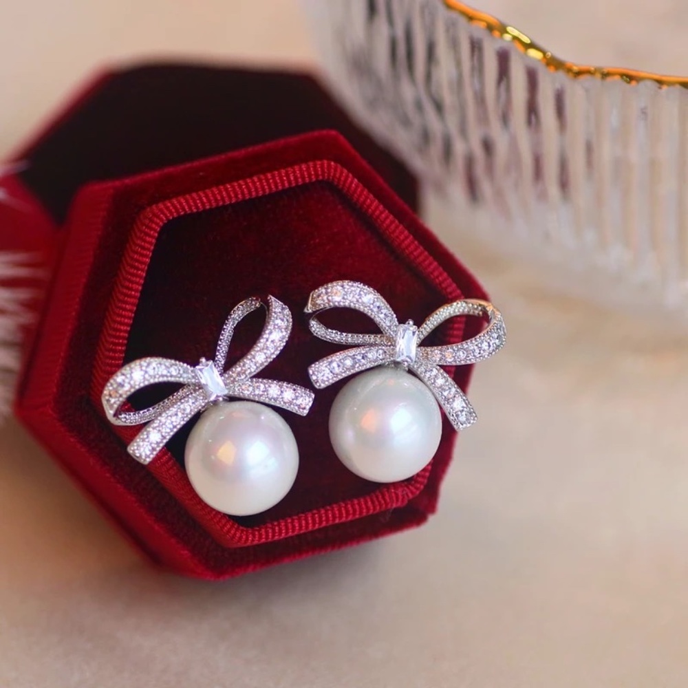 NEW!! Luxury Cubic Zirconia Bowknot Stud Earrings for women.